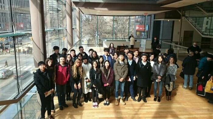 Para los estudiantes adolescentes internacionales, es importante conocer cómo funciona el sistema educativo de Ontario